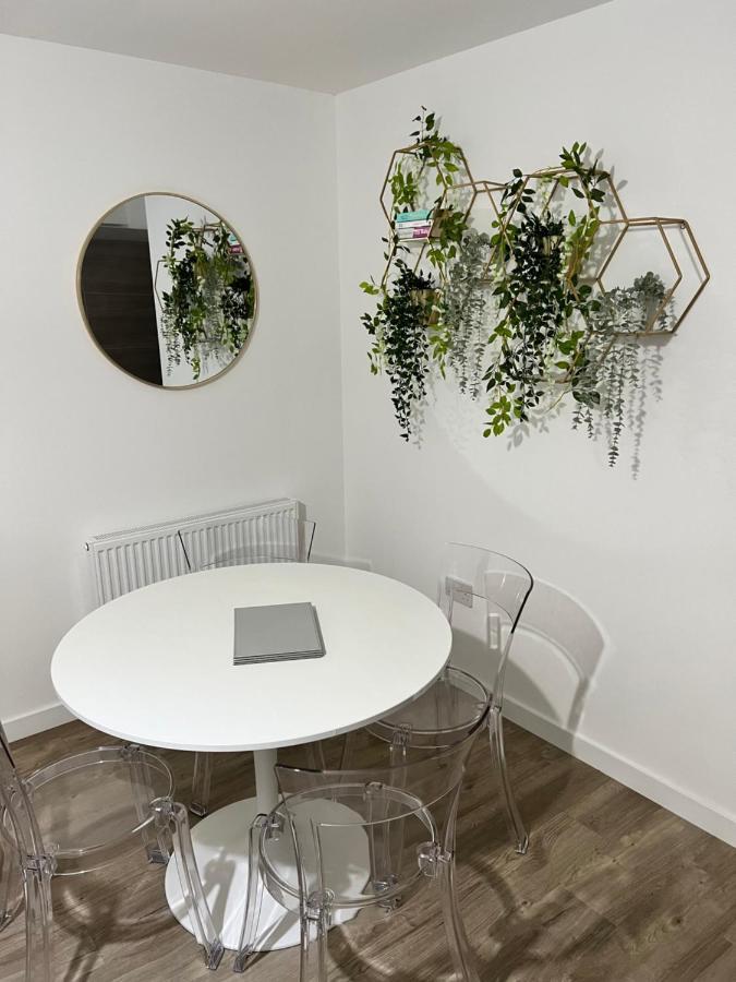 Water Walk Apartment เอดินบะระ ภายนอก รูปภาพ